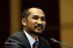 KPK VS POLRI : Abraham Samad Dicekal, Polisi Dinilai Berlebihan