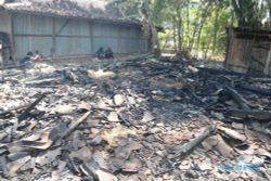 API TUNGKU: Rumah Warga Weru Ludes Terbakar, Kerugian Rp30 Juta