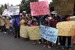 PENGGUSURAN WARGA : Korban Penggusuran di Semarang Gugat Presiden 