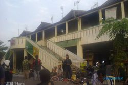 PKL SOLO : Pedagang Eks Jl. Veteran Ingin Jebol Tembok Pasar Notoharjo
