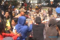 DEMO HAMBALANG: Demo Warga Hambalang Soal Lahan Ricuh