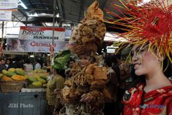 FASHION SHOW BATIK: Belajar Kostum di Pasar Tradisional