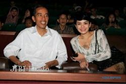 FOTO KONTROVERSIAL : Inilah Asal-Usul Foto  Jokowi dan Nikita Mirzani yang Diunggah @ypaonganan