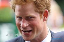 FOTO BUGIL PANGERAN HARRY Bikin Kecewa Pangeran William 