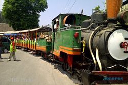 LEBARAN 2014 : Cukup Rp5.000, Yuk Naik Kereta Api Kuno di Sondokoro
