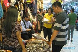 MUBENG BERINGHARJO: Batik Murah Tetap Eksis