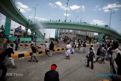 INNOCENCE OF MUSLIMS: Hadapi Demonstran, Pasukan Yaman Gunakan Meriam Air