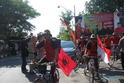 DUKUNG JOKOWI: Tunjukkan Dukungan, Lima Kader PDIP pun Bersepeda ke Jakarta