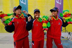 PON XVIII: Tim Putri Panjat Tebing Jateng Sabet Medali Emas Nomor Speed Track