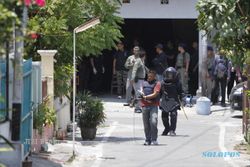 TERORISME DI SOLO: Bom Meledak, Pengunjung Solo Square Berhamburan Keluar