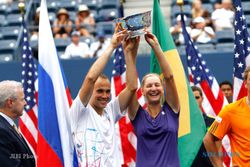 US Open:Grand Slam Pertama Makarova/Soares