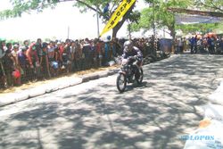 Ratusan Pembalap Beraksi di Sragen Dragbike 2012