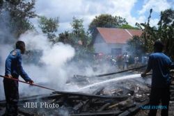 Konsleting, Atap Rumah Kosong Terbakar