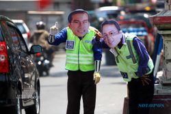 Priiit... Priiiit! Pasangan Jokowi-Ahok pun Terjun Mengurai Kemacetan Lalu Lintas