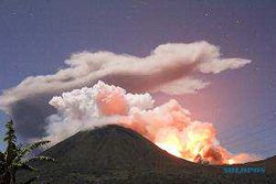 Gunung Lokon Sulut Meletus