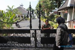 Rumah Dinas Tanpa Jokowi (I): Ingin Foto Bareng Jokowi, Warga Masih Datangi Loji Gandrung