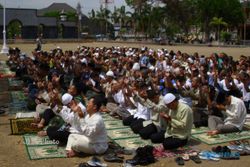 KEKERINGAN MAGELANG : Ratusan Pelajar di Kudus Gelar Salat Istiska