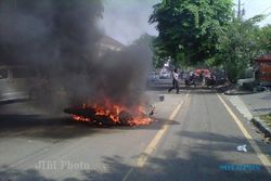  Polisi dan Motornya Terbakar Saat Kejar Pelanggar Lalin 