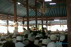 Ribuan Umat Islam Banjiri Mesjid Agung Solo