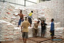 STOK BERAS: Stok Melimpah, Beras Soloraya Mulai Sulit Masuk Pasar Induk Beras Cipinang