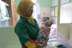BAYI DIBUANG: Bayi Berumur Tujuh Hari Diletakkan di Teras Rumah Warga