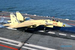 China Berhasil Uji Coba Pengoperasian Pesawat Tempur di Kapal Induknya