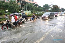 HUJAN DERAS SOLO : Hujan Guyur Sejumlah Wilayah Soloraya
