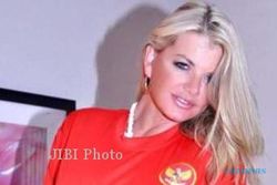 Inilah Sosok Vicky Vette, Bintang Film Dewasa Yang Ingin Cium Andik