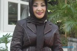 SIDANG KASUS GLA : Majelis Hakim Ancam akan Tahan Rina Iriani