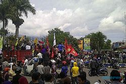 5.000 Demonstran Kawal Paripurna "Pengadilan" Aceng