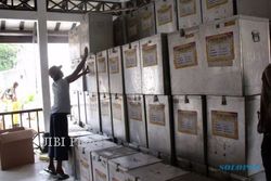  PILKADES WONOGIRI: Penyelenggara Boyong Kotak Suara Pemilu