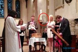 PENAMPAKAN HANTU: Hii, Ada Sosok Misterius Saat Upacara Pembaptisan di Gereja!