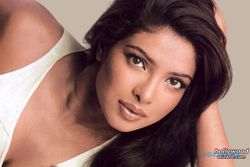 5 Aktris Bollywood Berbikini Paling Hot 