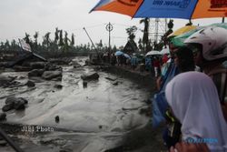 WASPADAI BANJIR LAHAR DINGIN: Banjir Lahar di Kali Senowo Hanyutkan Molen  