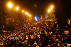 TAHUN BARU 2014 : Dana Car Free Night Solo Ngubengke Tampah