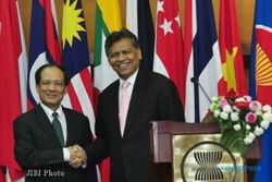 Jabatan Sekjen ASEAN Diserahterimakan Dari Surin Pitsuwan ke Le Luong Minh 