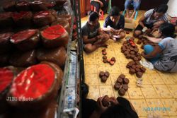  Bahan Baku Naik, Perajin Turunkan Produksi Kue Keranjang