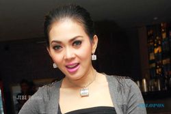 INDONESIA MENCARI BAKAT: Selamatkan Abby, Syahrini Dikritik