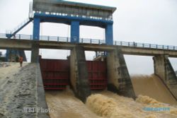 PERTANIAN SUKOHARJO : TKPSDA Kaji Aspirasi Petani untuk Menunda Penutupan Dam Colo