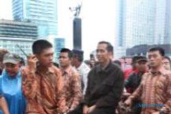 JAKARTA BANJIR: Gunakan Gerobak, Jokowi Terabas Banjir