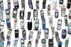 PONSEL ILEGAL : 699 Smartphone Ditahan di Juanda Surabaya
