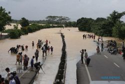  Banjir Genangi KM 39 Jalan Tol Merak-Tangerang