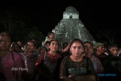 FENOMENA FIKTIF 2012: Elang Terkam Bayi & Ramalan Suku Maya