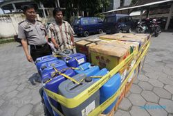 Polisi Hentikan Pengiriman 500 Liter Ciu ke Jakarta