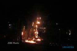 TRAFO DEPAN SOLOPOS MELEDAK: Timbulkan Kebakaran, Arus Lalin Dialihkan