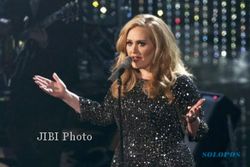 BRIT AWARDS 2016 : Adele Terharu Dapat 4 Penghargaan di Brit Awards