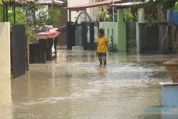 BENCANA SUKOHARJO : Cegah Banjir, Kodim Ajak Ribuan Orang Bersihkan Kali Langsur