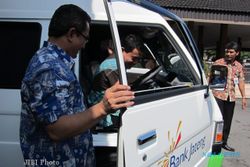 Wonogiri Peroleh Bantuan Mobil Ambulans