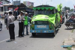 Melintas di Jalan Raya Klaten, 8 Kereta Kelinci Disita Polisi