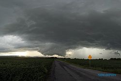 BMKG Ingatkan Warga Jogja Waspadai Awan Cumulonimbus